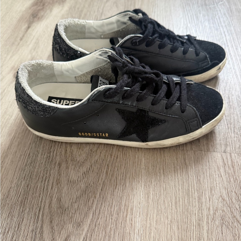 Like NEW Golden Goose Black Star Low-Top Sneakers in original box - Picture 4 of 4